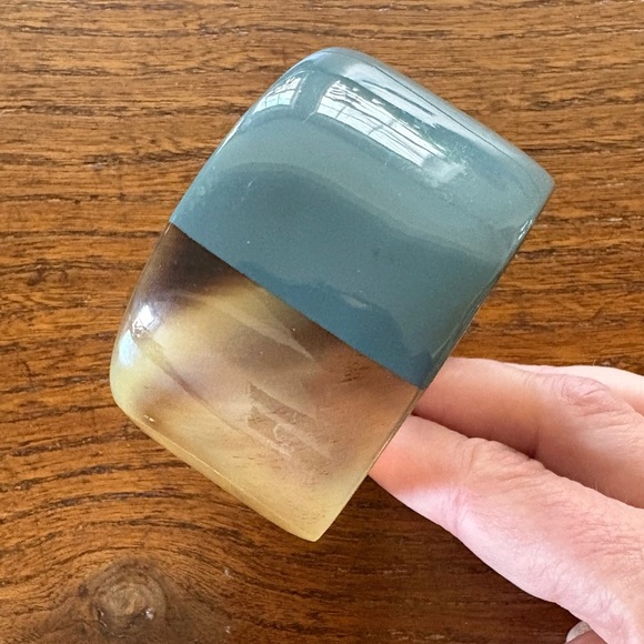 Bohemian Two-Tone Tortoise Shell & Gray Bangle - Picture 2 of 6